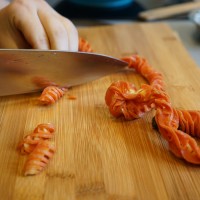 梁食土家香肠炒胡萝卜龙的做法图解4