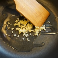 梁食土家香肠炒胡萝卜龙的做法图解5