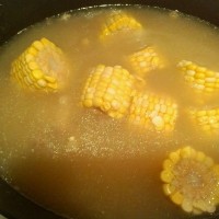 豌豆玉米猪骨汤的做法图解4