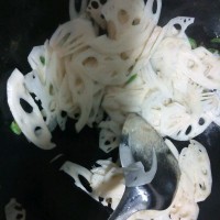 尖椒炒藕片的做法图解5