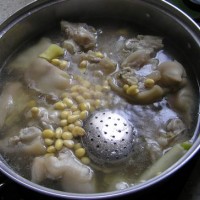 好啃的黄豆炖猪蹄的做法图解3