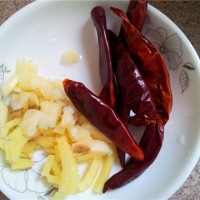 蒜苗芹菜炒肉的做法图解3