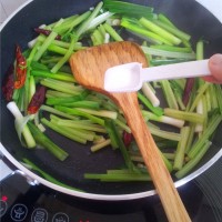 蒜苗芹菜炒肉的做法图解8