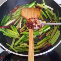 蒜苗芹菜炒肉的做法图解10