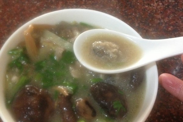元旦新鲜牡蛎杂菜汤的做法