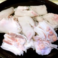 红烧猪手排骨煲的做法图解2