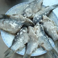 干炸小鲫鱼的做法图解3