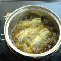 干炸小鲫鱼的做法图解4