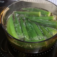 变厨神白灼秋葵的做法图解3