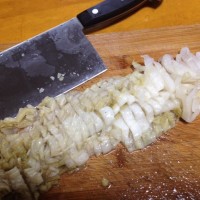 鲜美泡菜肉片炒年糕的做法图解3