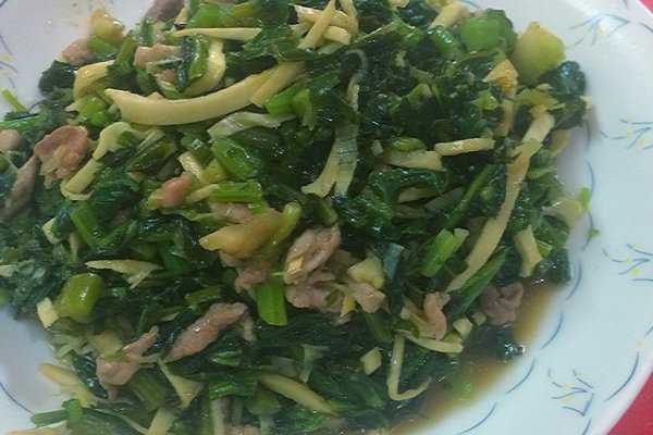 雪里蕻冬笋炒肉丝的做法