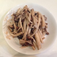 青椒炒茶树菇的做法图解4