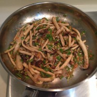 青椒炒茶树菇的做法图解9
