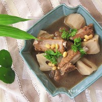 黄豆莲藕排骨汤的做法图解4