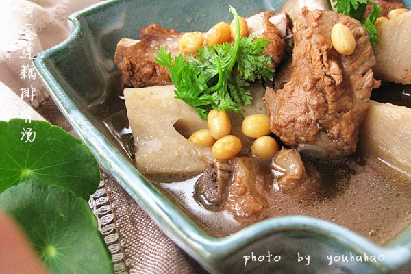 黄豆莲藕排骨汤的做法