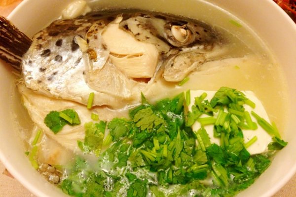 三文鱼头豆腐汤的做法