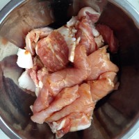 土豆芸豆炖肉的做法图解1