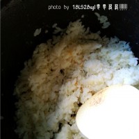 魂牵梦萦:香甜菠萝饭的做法图解1