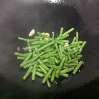 藕条炒豆角的做法图解5