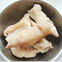 美白猪蹄汤的做法图解1