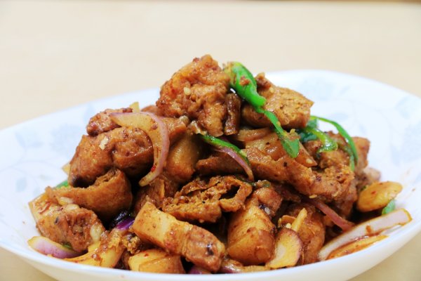 油豆腐烧五花肉的做法
