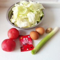 卷心菜炒西红柿鸡蛋的做法图解1