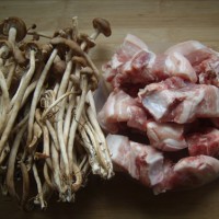 茶树菇五花肉的做法图解1