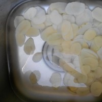 土豆腊肉片的做法图解2