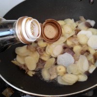 土豆腊肉片的做法图解7