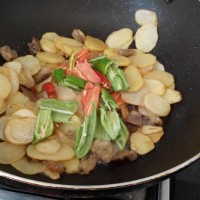 土豆腊肉片的做法图解8