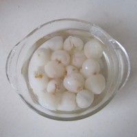 取荔枝其果香入菜-----荔枝虾仁的做法图解1