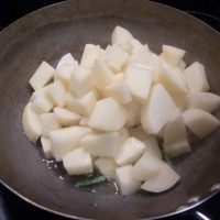 土豆不烂汤色不糊的土豆烧牛肉的做法图解5
