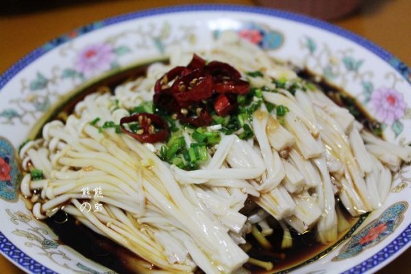 浇汁金针菇的做法
