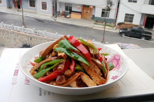 青红椒炒豆干的做法