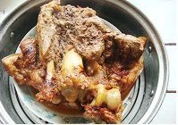 扒肘子的做法图解4