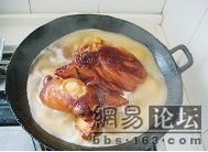 扒肘子的做法图解5