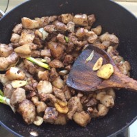 猪肉焖鸡肉的做法图解3