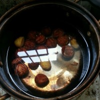 五花肉闷栗子的做法图解2