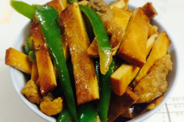 湖南特色家常菜--烟熏香干炒肉丝的做法