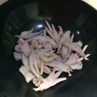 红烧鸡脚的做法图解1