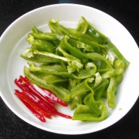 青椒炒鱿鱼的做法图解3