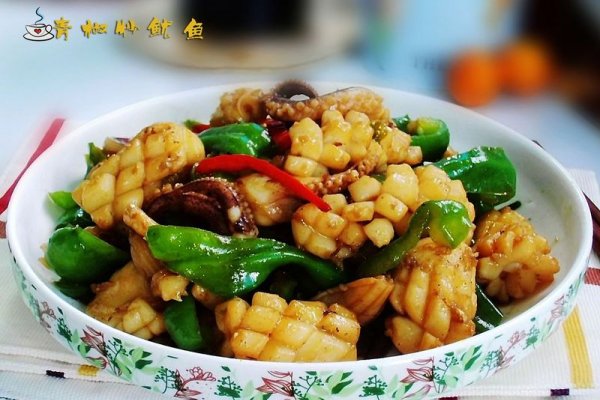 青椒炒鱿鱼的做法