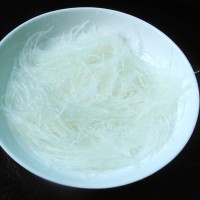 铁板腊肠粉丝的做法图解3