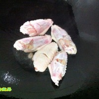 舌尖上的经典美味—鲍汁烧鸡翅的做法图解3