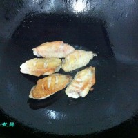 舌尖上的经典美味—鲍汁烧鸡翅的做法图解4