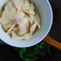 鱼片滑青椒的做法图解5