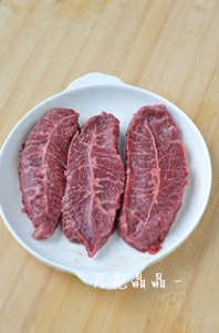 美味嫩煎澳洲牛排的做法图解1