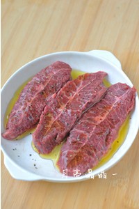 美味嫩煎澳洲牛排的做法图解3