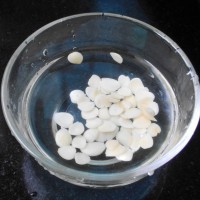 润肺止咳--鲜枇杷蜜枣瘦肉汤的做法图解2