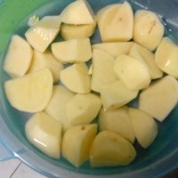 土豆红烧肉的做法图解1